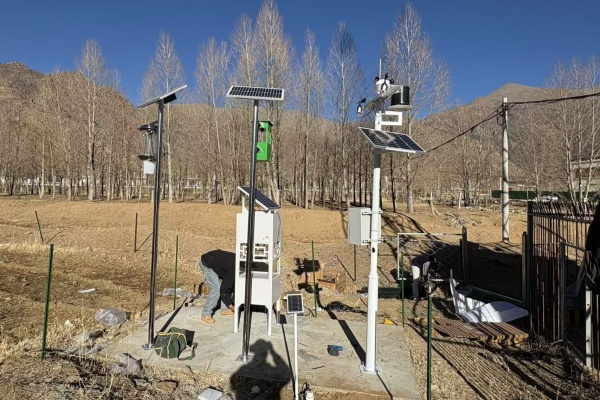 美國(guó)白蛾性誘監(jiān)測(cè)設(shè)備圖片1 美國(guó)白蛾性誘監(jiān)測(cè)設(shè)備圖片1